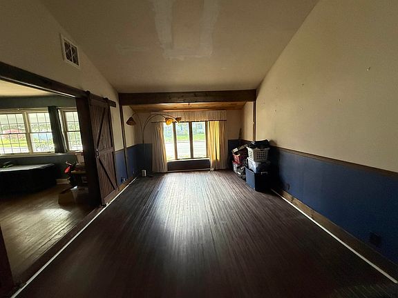 4th image of 27 W Laurel Dr