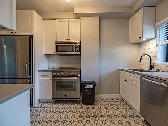5th image of 2645-2649 Erie Ave #31