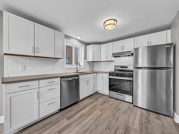 2nd image of 9 Floreis Ct Unit 1