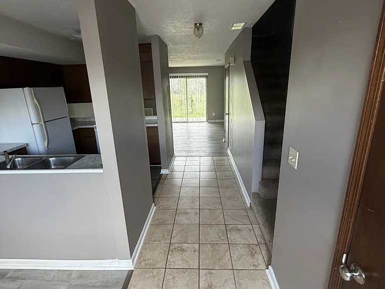105 New St #8 — Photo 2
