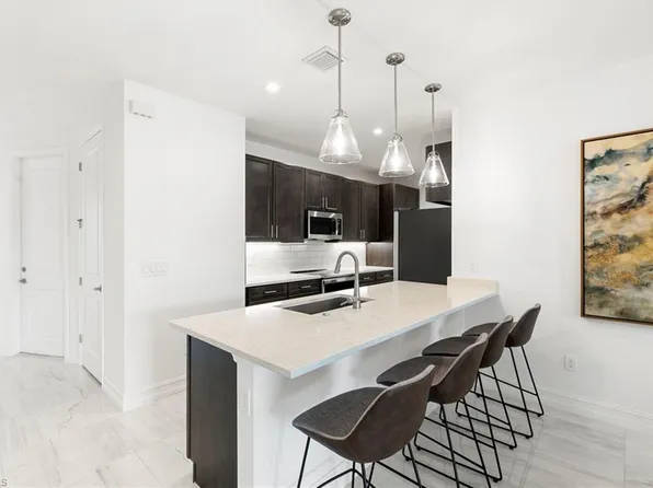 7572 Carnegie WAY, NAPLES, FL 34119