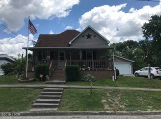 904 S State St, Christopher, IL 62822