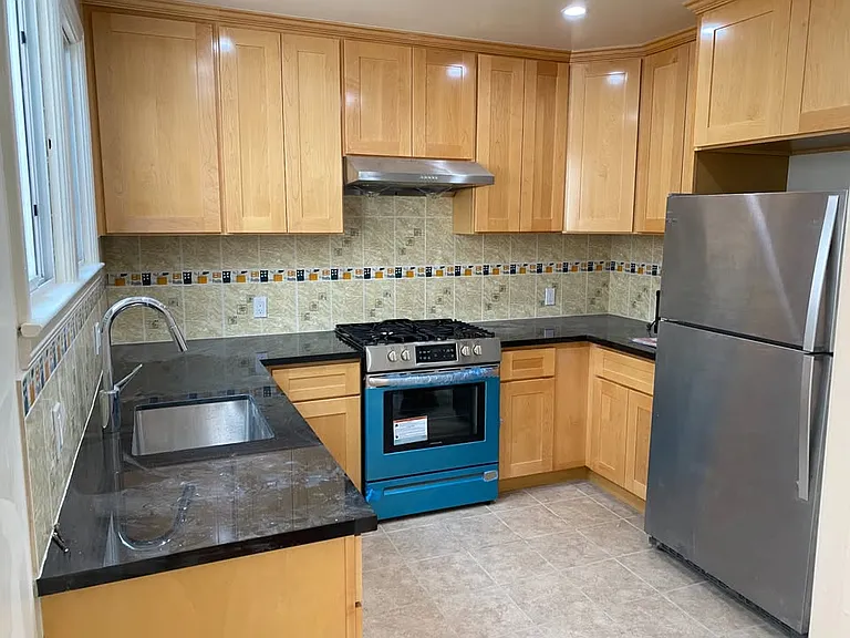 172 Ramsell St #2 — Photo 4