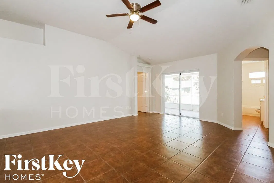 4 bed, 2.0 bath, 1745 sqft, $2,635 — Photo 4