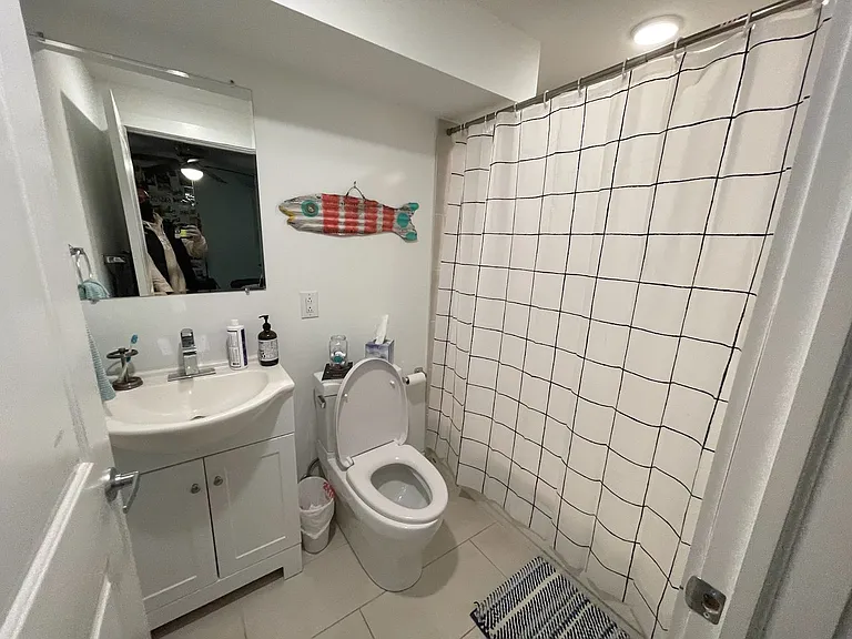 1609 N Sydenham St — Photo 115