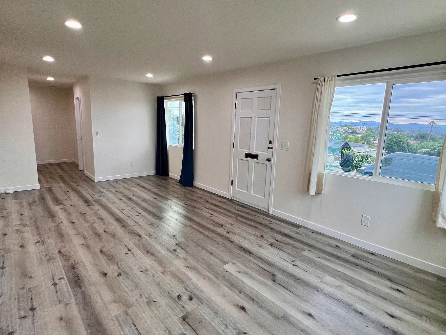 3 bed, 1125 sqft, $3,595 — Photo 4