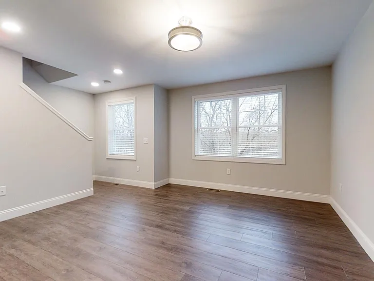 83 Pulaski St — Photo 10