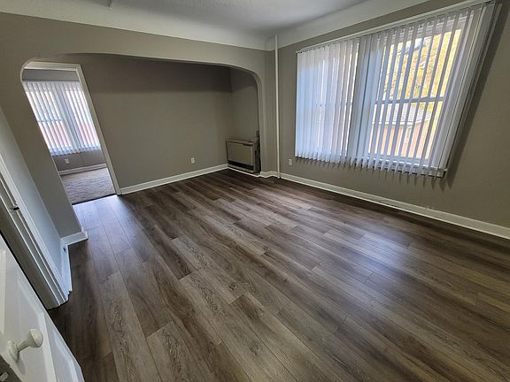 4th image of 380 Dunlap St N #2