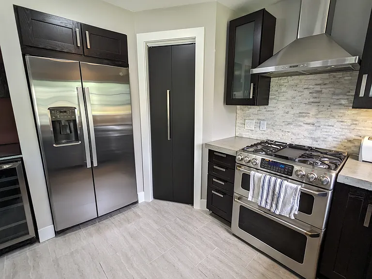 4302 Franklin Ave — Photo 13