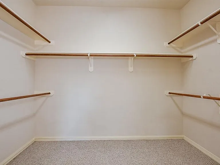 3206 Holly Crossing Dr — Photo 24