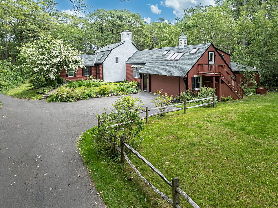 1st image of 8 Fox Hill Road