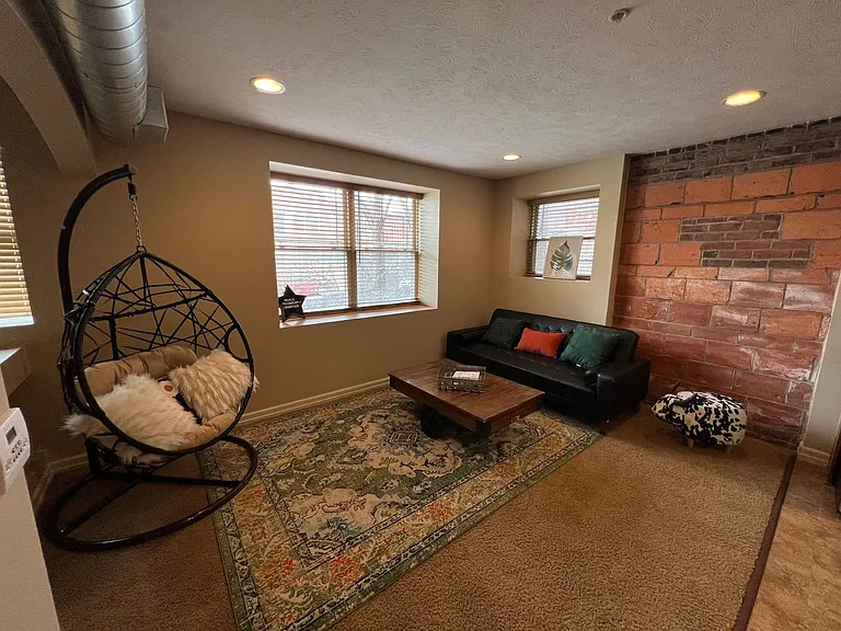 3005 Harney St — Photo 16