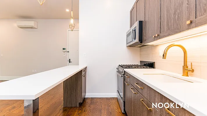 Rented by Nooklyn NYC LLC | media 18