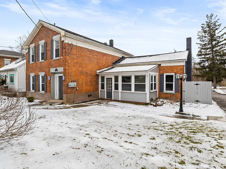 132 E Main St #STUDIO — Photo 15