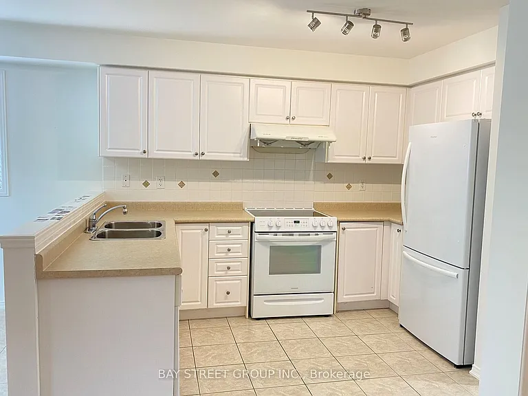 39 Levellands Cres — Photo 8