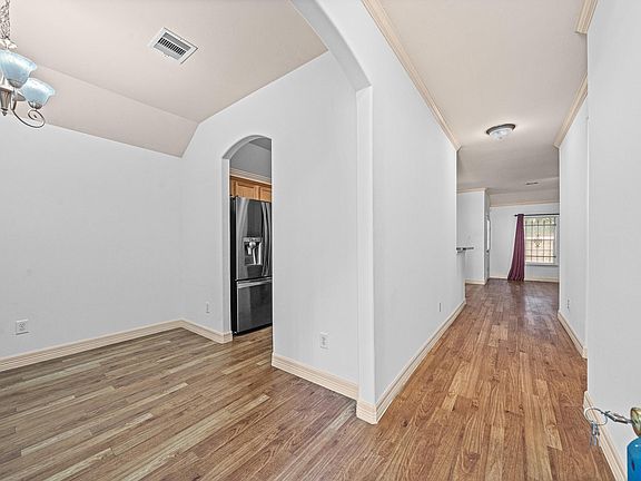 5th image of 8421 Lawler St