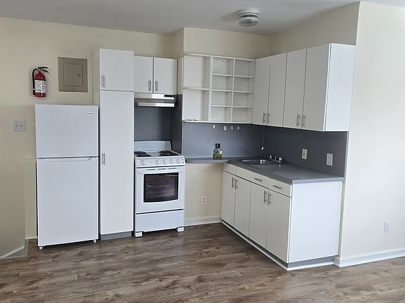 5th image of 149-44 Roosevelt Ave #2