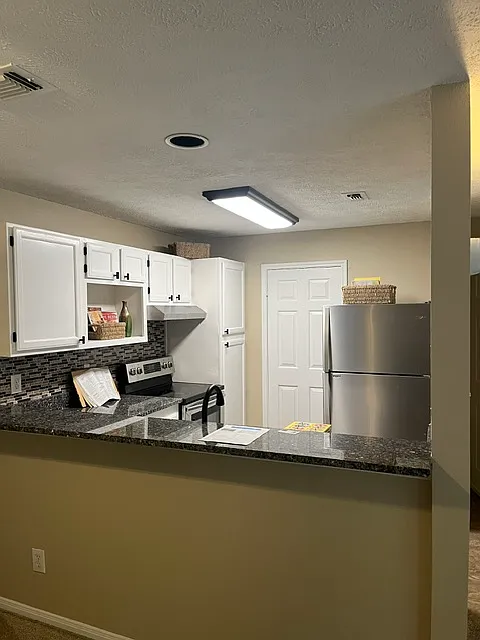 2 bed, 1200 sqft, $2,000 — Photo 2