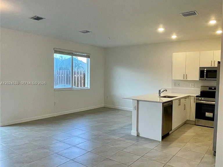 708 SE 13th Ct — Photo 6