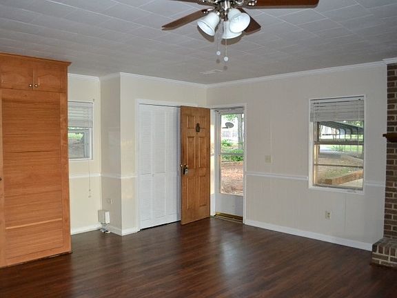 3rd image of 558 Nance Rd