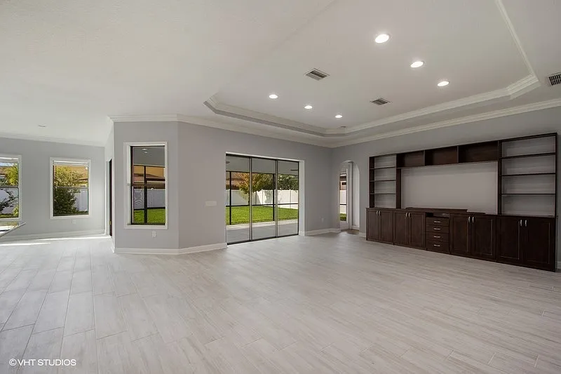 6 bed, 4391 sqft, $6,250 — Photo 2