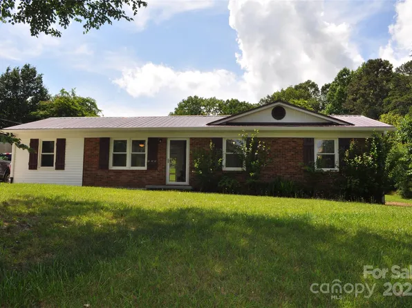 125 Heritage View Rd, Hickory, NC 28601