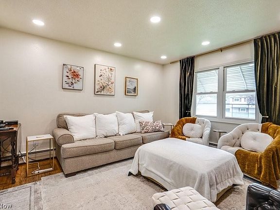 5th image of 371 Washington Cir
