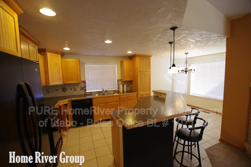 3 bed, 2.0 bath, 1440 sqft, $2,150 — Photo 3