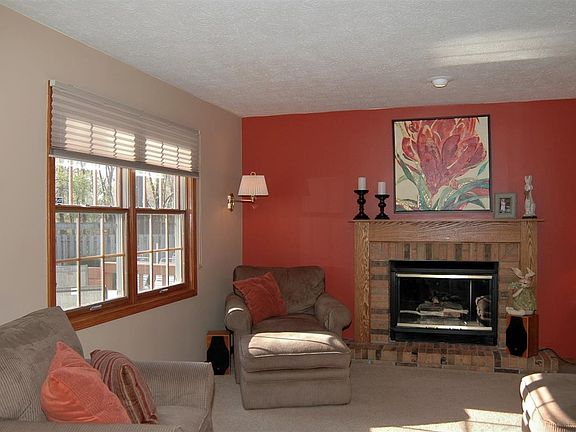 3rd image of 55730 Jefferson Knolls Dr