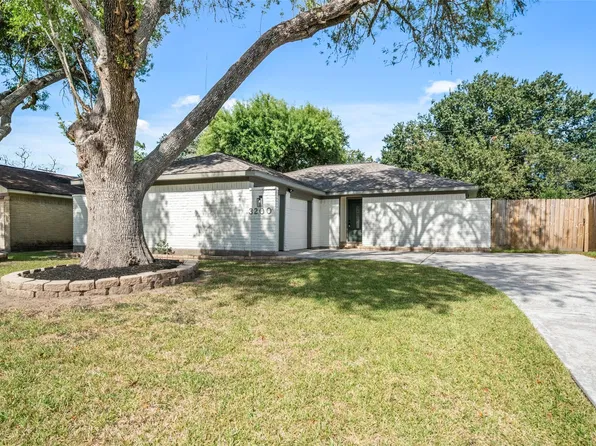 3200 Sand Reef Ln, League City, TX 77573