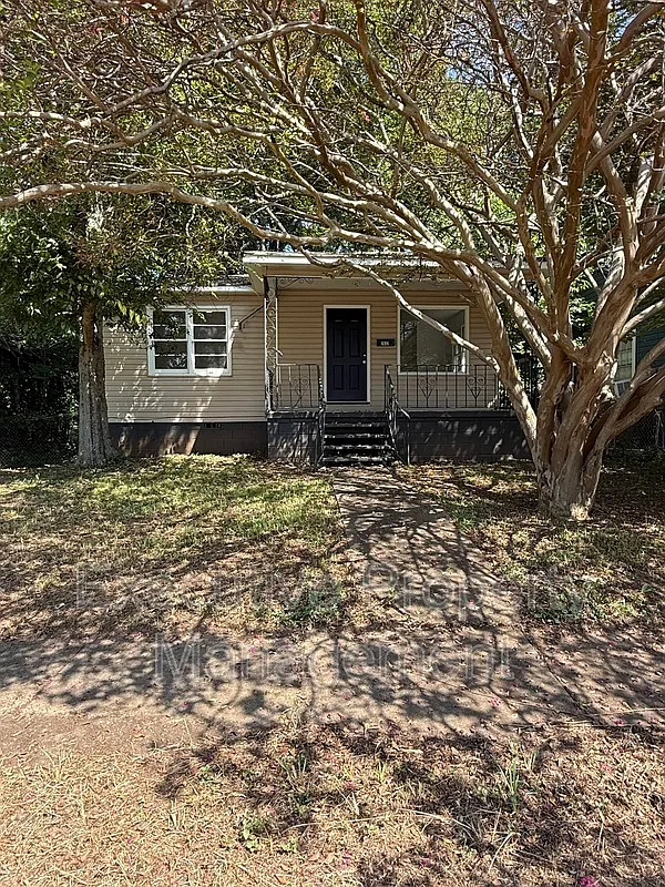 3 bed, 2.0 bath, 924 sqft, $1,195 — Photo 1