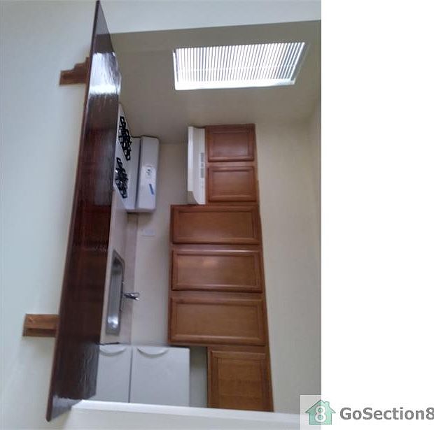 2nd image of 830 Argonne Dr #F