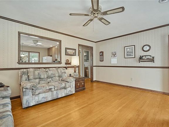 Opening between kitchen and living room for great interaction.
