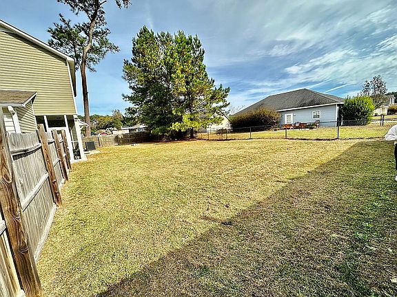 5th image of 52 Wintergreen Dr