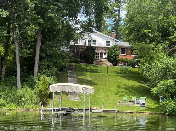 6311 Wellesley Ter, Clarkston, MI 48346