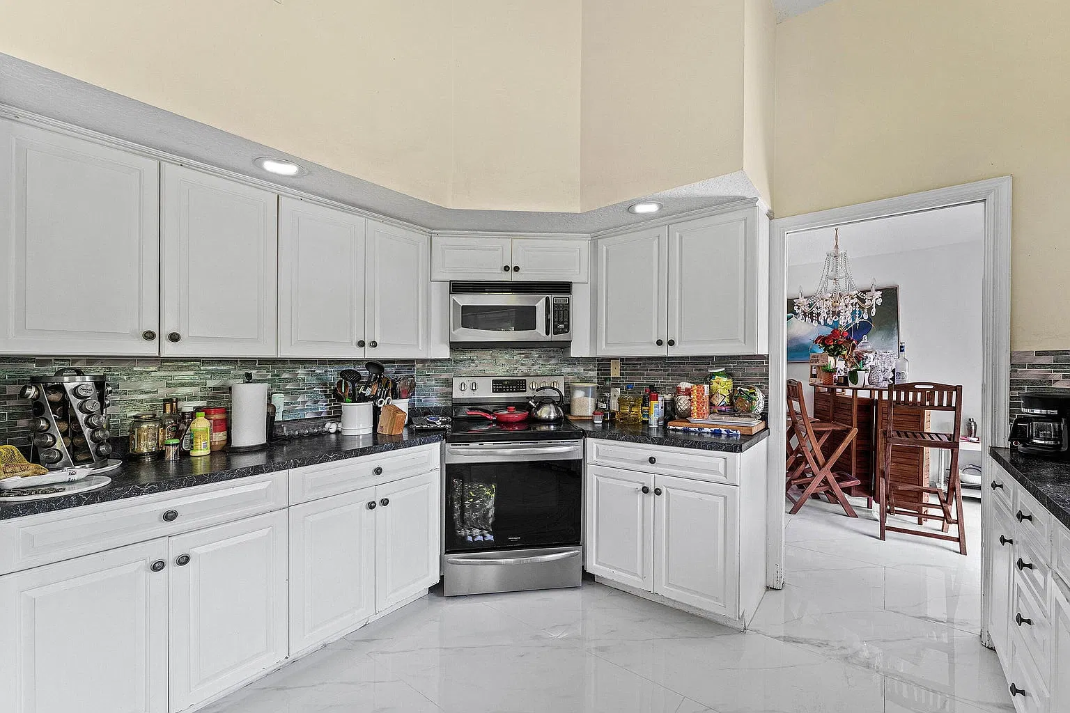 4 bed, 1957 sqft, $6,500 — Photo 1