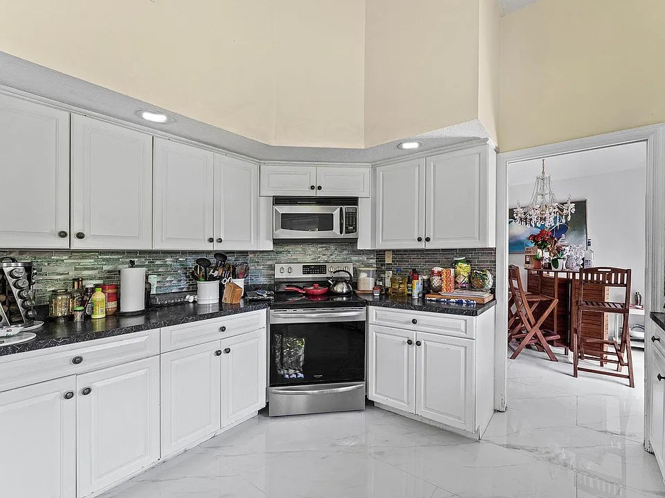 2350 NW 5th Ave