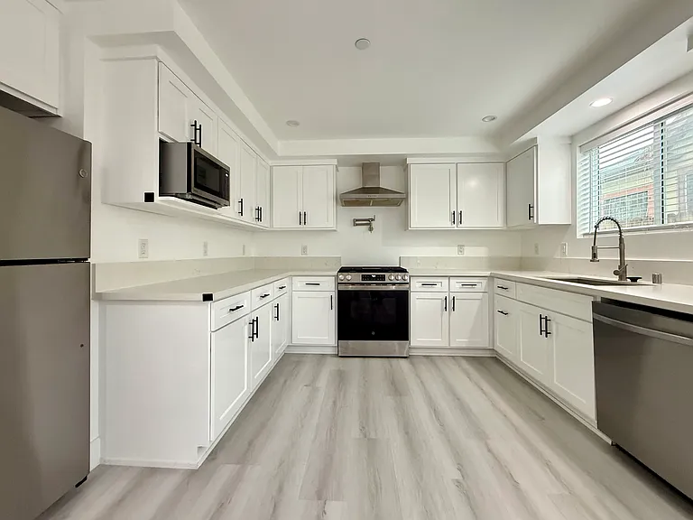 637 N Kingsley Dr #1/2 — Photo 4