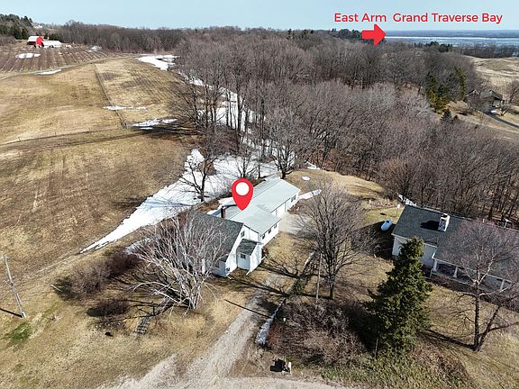 4th image of 2378 Carroll Rd