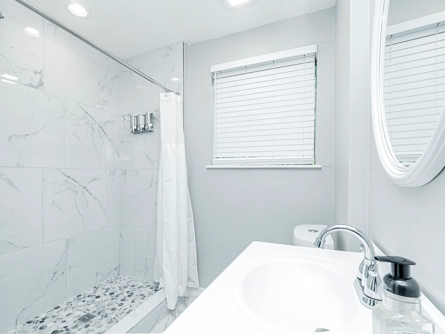 4 bed, 3.0 bath, 2500 sqft, $949 — Photo 2