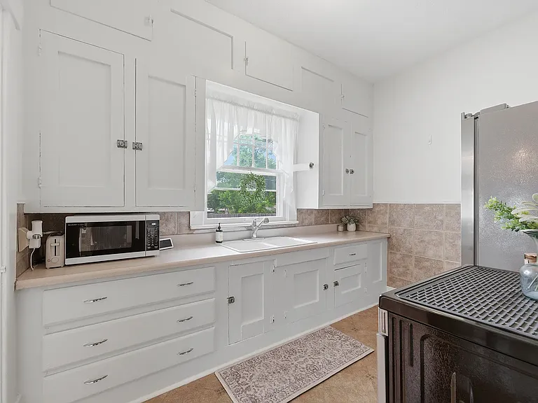 411 N Clifton Ave — Photo 13