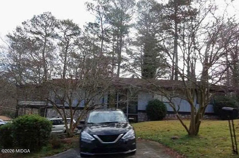 3202 Wintercreeper Dr photo 1