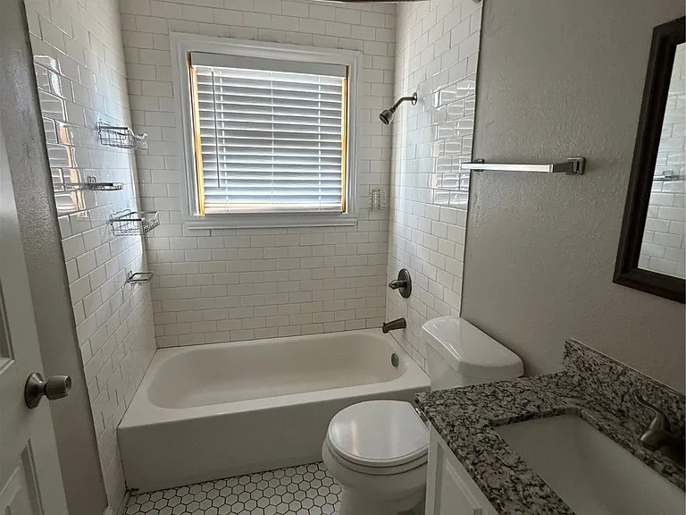 809 E Mulkey St — photo 7