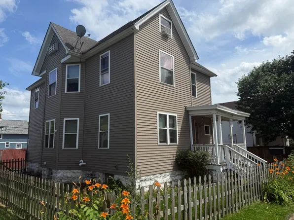 426 N Hickory St, Joliet, IL 60435