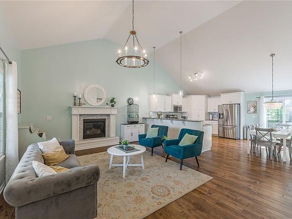 2nd image of 1309 Regency Dr
