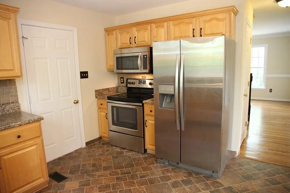 4 bed, 2.5 bath, 1926 sqft, $2,500 — Photo 4