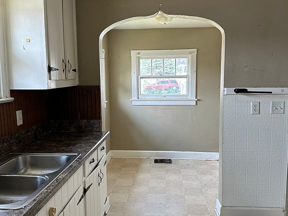 5th image of 5134 E 21st St
