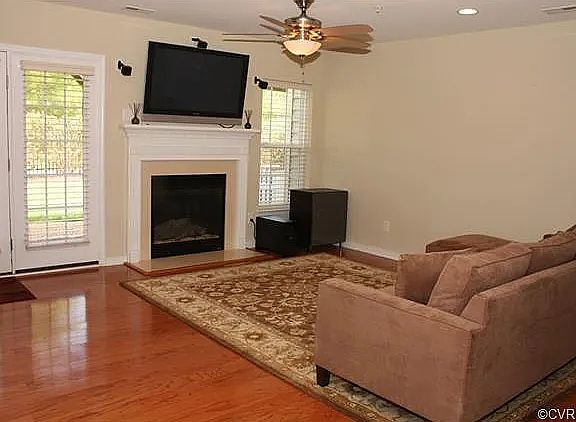 3rd image of 544 Siena Ln