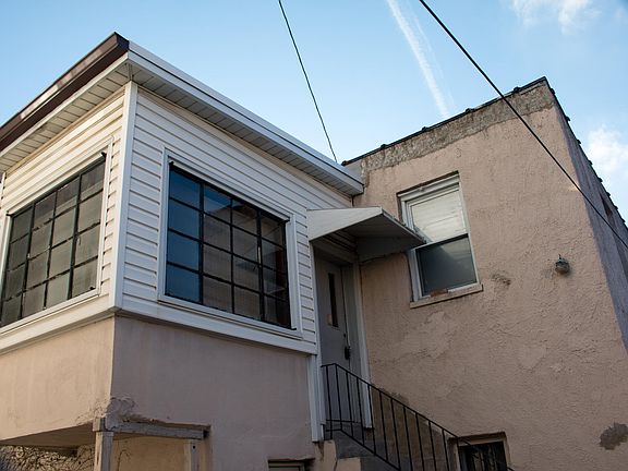 Entrance to the coach house.