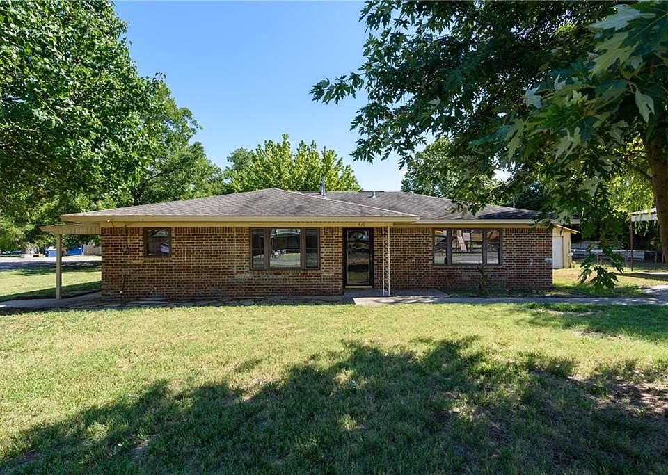 1st image of 410 Pecan St E